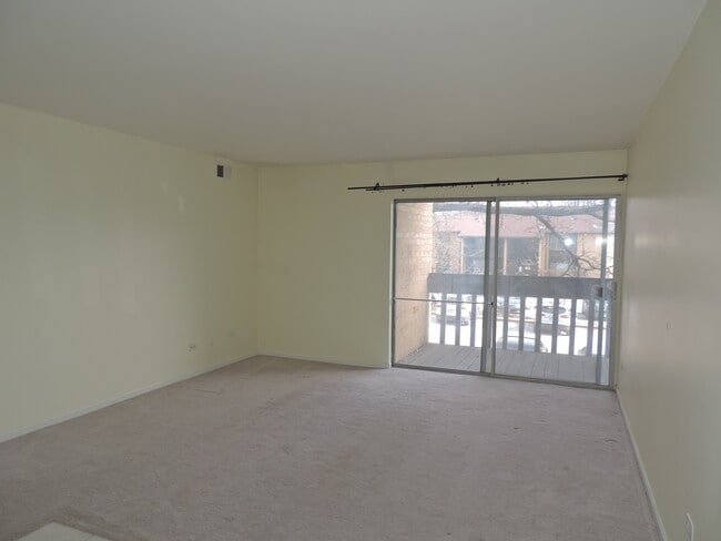 Building Photo - 6188 Pinewood Ct