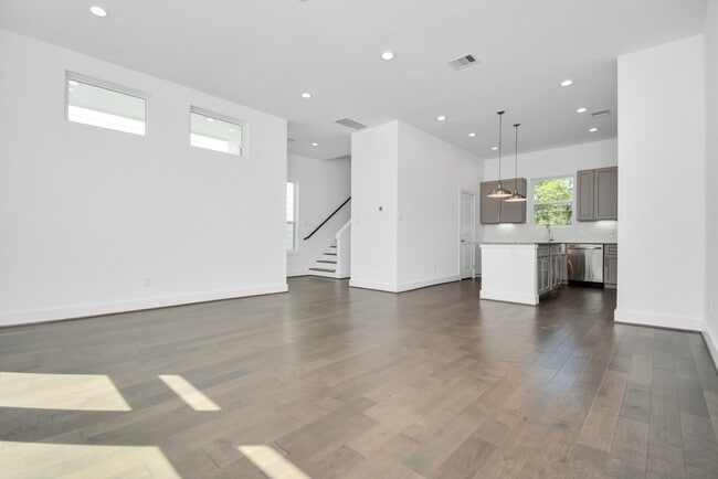 Building Photo - 420 Janisch Rd