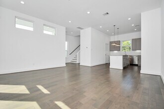 Building Photo - 420 Janisch Rd