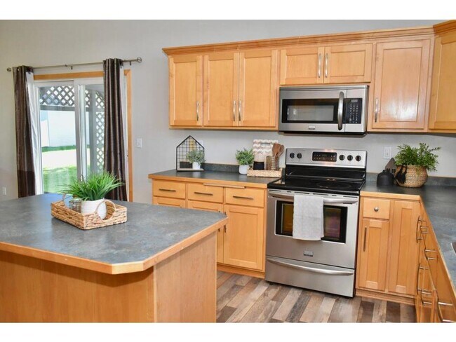 Foto del edificio - 1304 Stone Ridge Rd