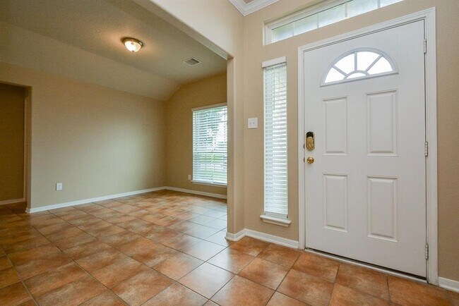 Foto del edificio - 18426 Cypress Lake Village Dr
