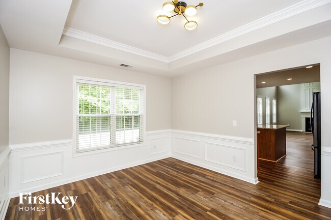 Building Photo - 7660 Forest Glen Way