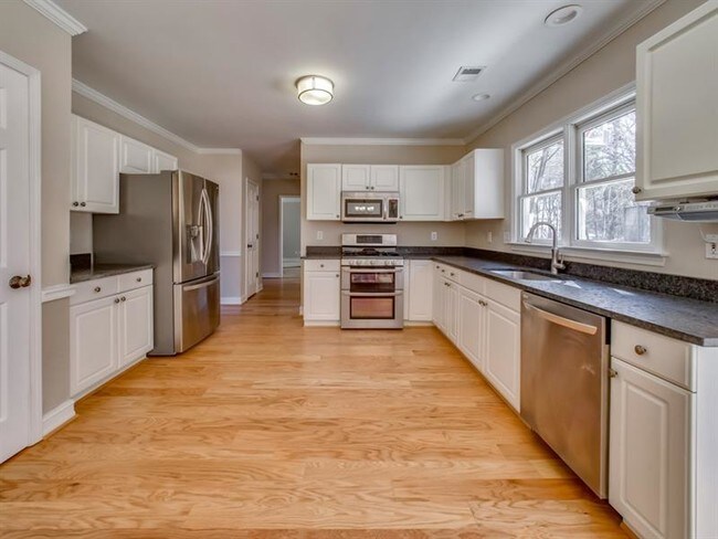 Foto del edificio - 3717 Lance Bluff Ln