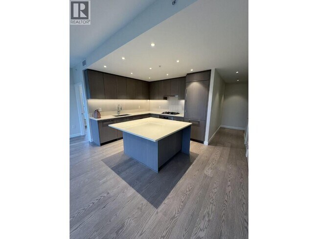 Photo du bâtiment - 6138 Birney Ave