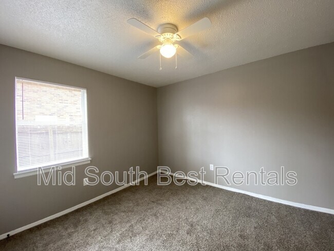Building Photo - 3819 Jasmine Dr