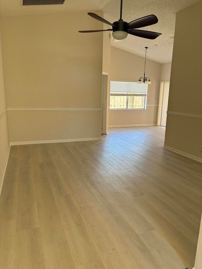 Building Photo - 10749 Cypress Lake Ter