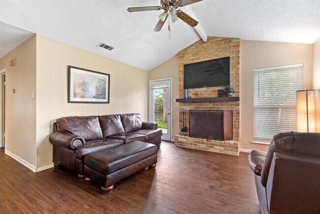 Foto del edificio - 1210 Glenda Dr