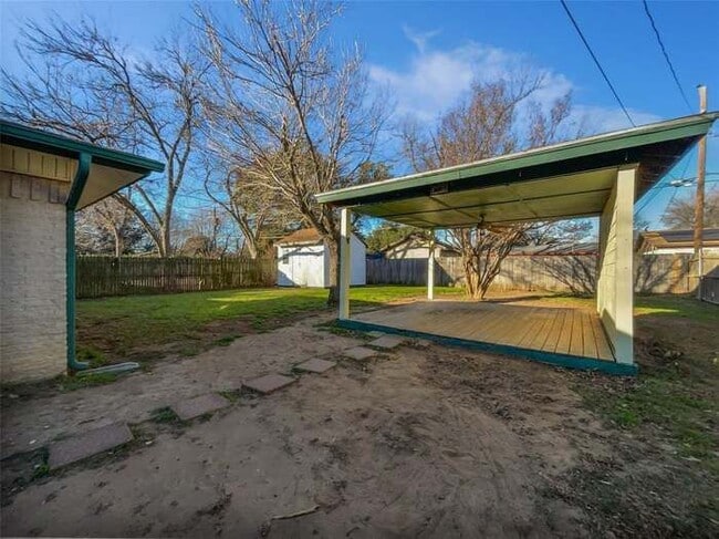 Building Photo - 2422 Kingston St