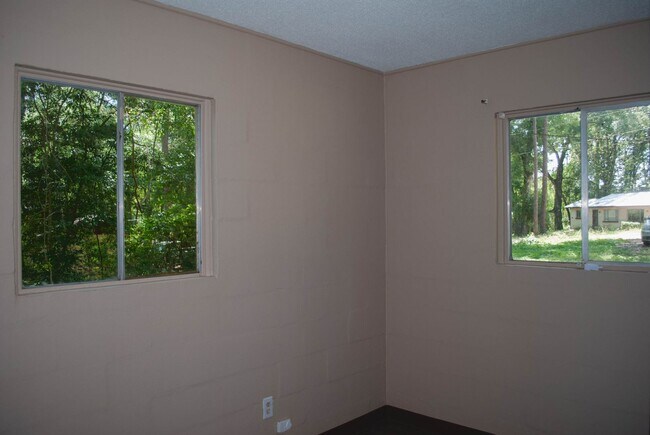 Foto del edificio - 1 Bed  1 Bath Townhouse For Rent