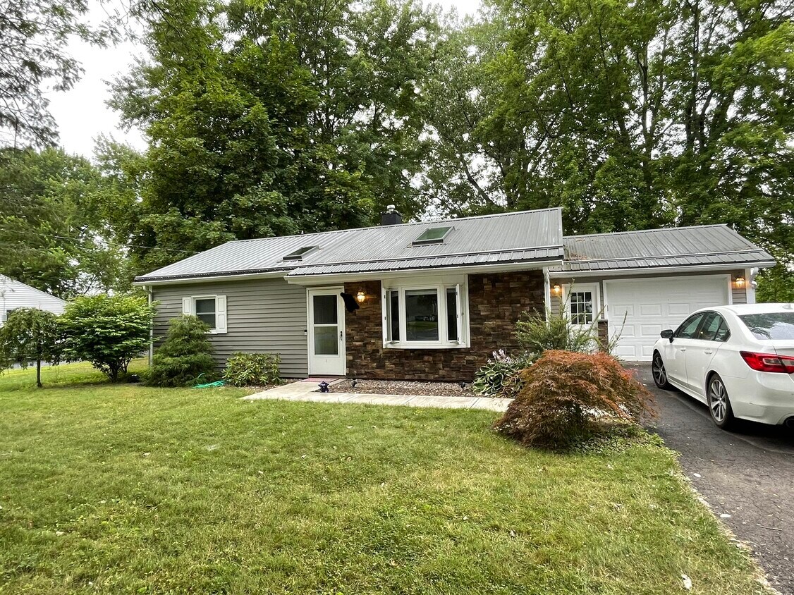 163 Iroquois St, Webster, NY 14580 House Rental in Webster, NY