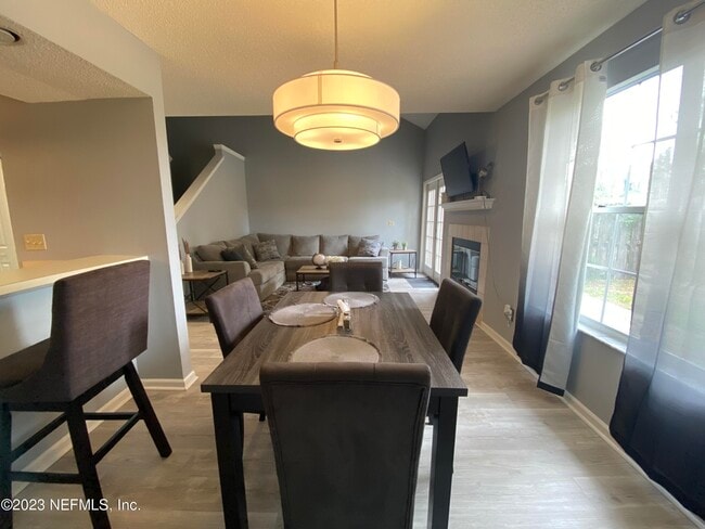 Building Photo - 11840 Ashbrook Cir N