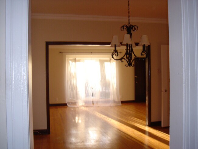 Building Photo - 850 S Mansfield Ave