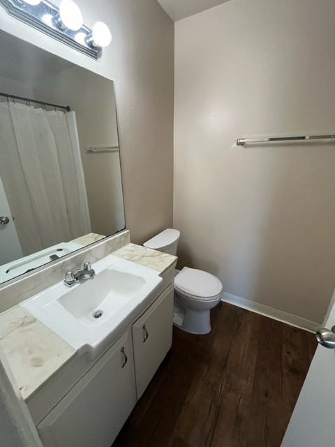 baño - 9822 Acacia Ave