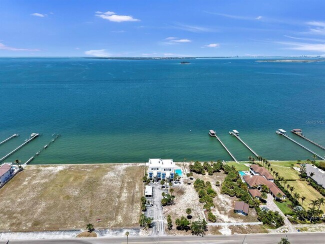 Foto del edificio - 6504 Surfside Blvd