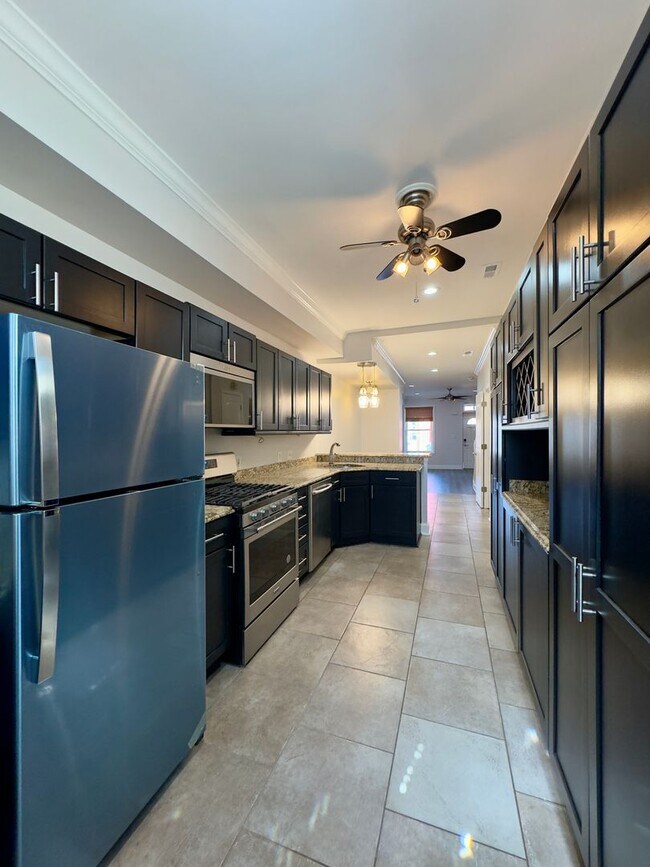 Foto del edificio - Charming 3Bed/2.5Bath Townhome in Pigtown, Baltimore, MD!