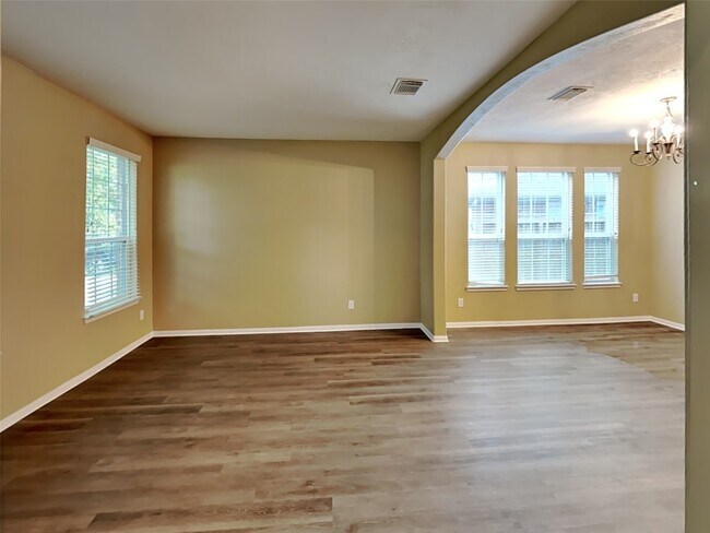 Foto del edificio - 5718 Emerald Brook Ln
