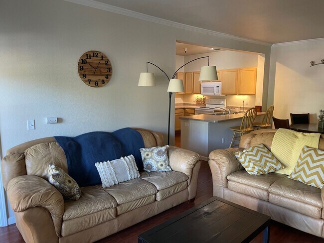 Building Photo - Partial Furnished 3 bedroom 3 full bathroom