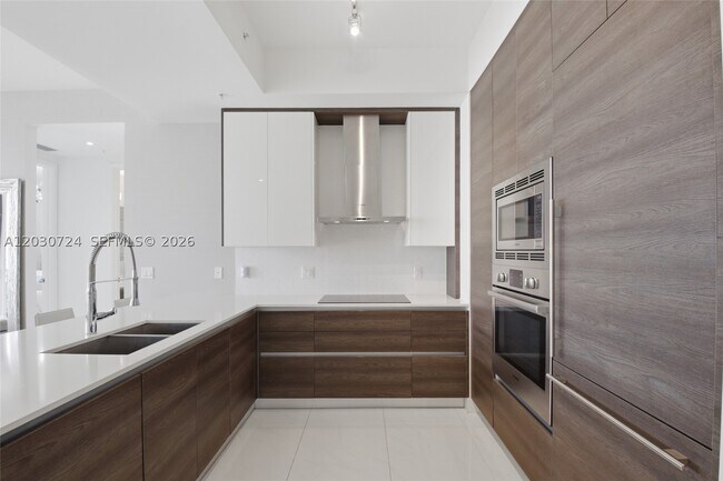 Building Photo - 301 Altara Ave