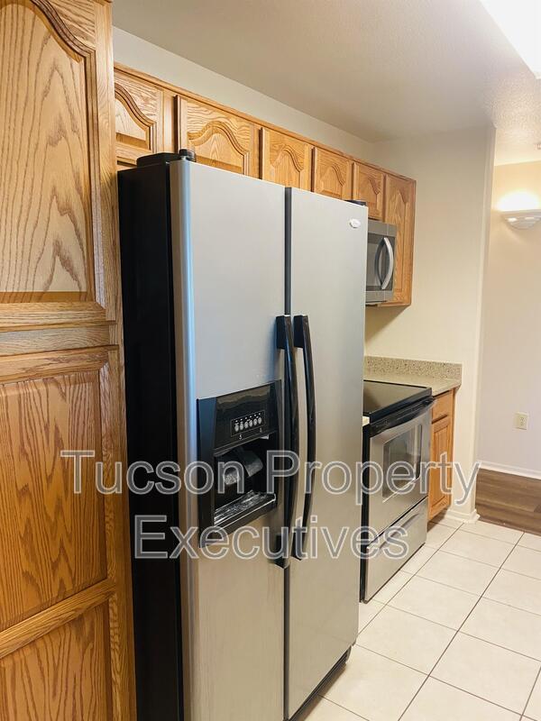 Building Photo - 2550 E River Rd