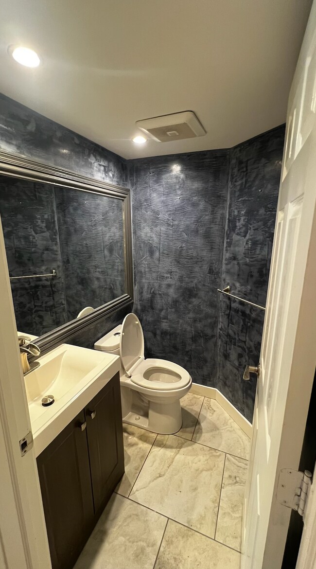 Foto del edificio - 8515 Winchester Dr