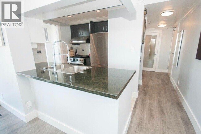 Photo du bâtiment - 1199 Marinaside Crescent