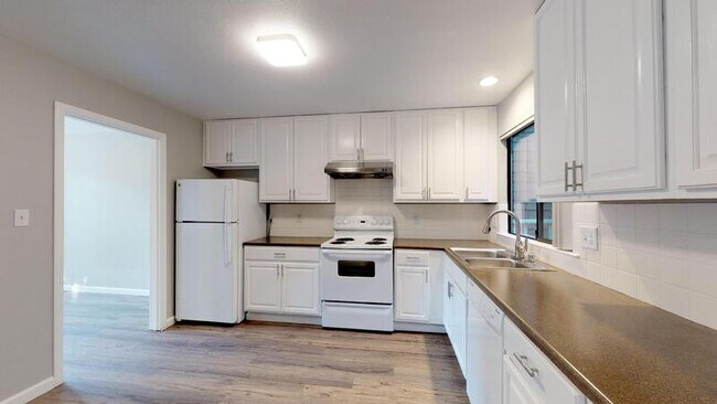 Building Photo - 1628 48th Ave