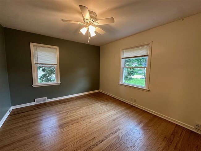 Building Photo - Beautiful 2 Bedroom Apartment in Milwaukee