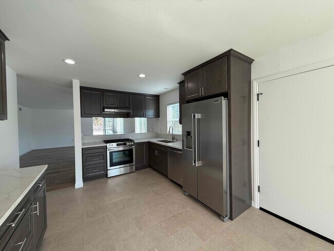 Building Photo - 6915 Ramfos Cir