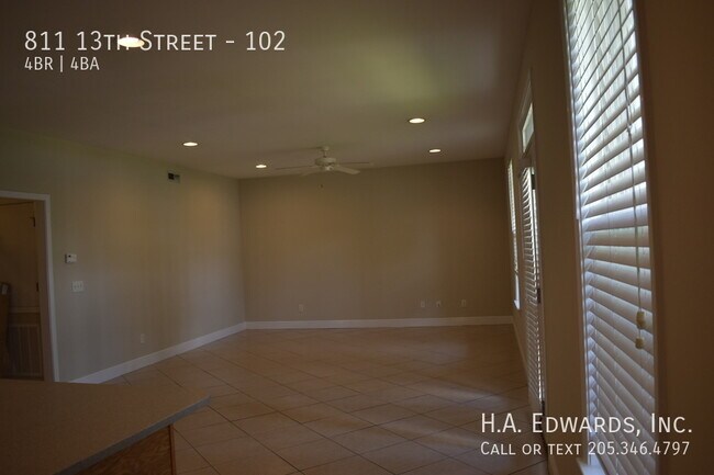 Building Photo - 811 13th St