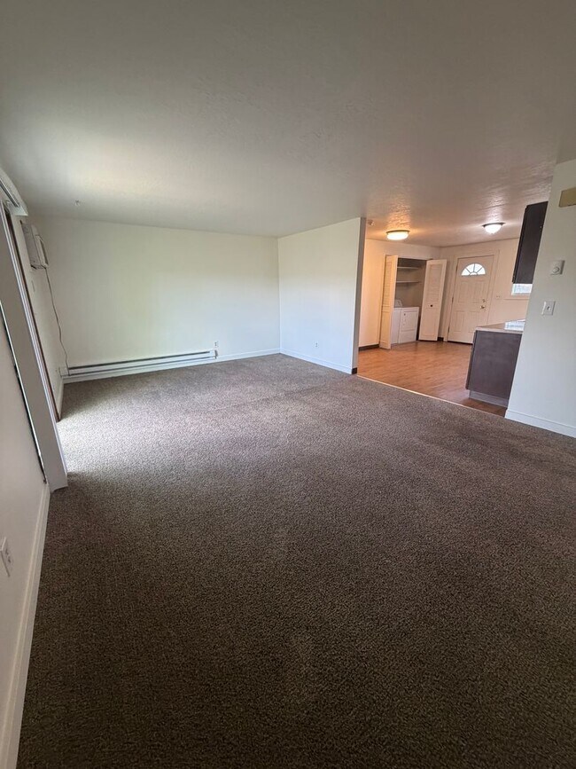 Building Photo - 2-bedroom Apartment