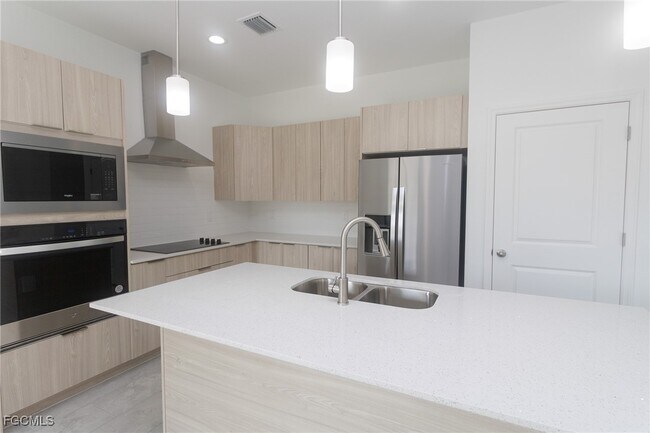 Building Photo - 1087 Rugby Cir