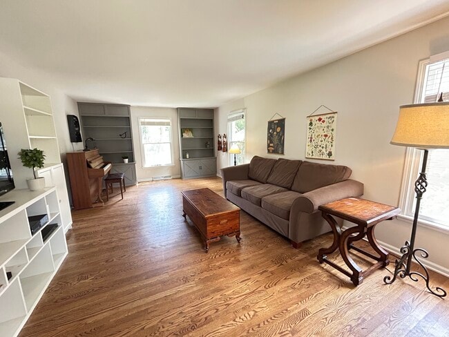 Living Room - 1001 Eddy Ct