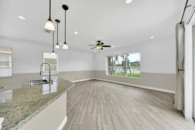 Foto del edificio - 5878 Bay Hill Cir