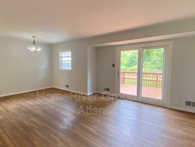 Building Photo - 5613 Cornish Way