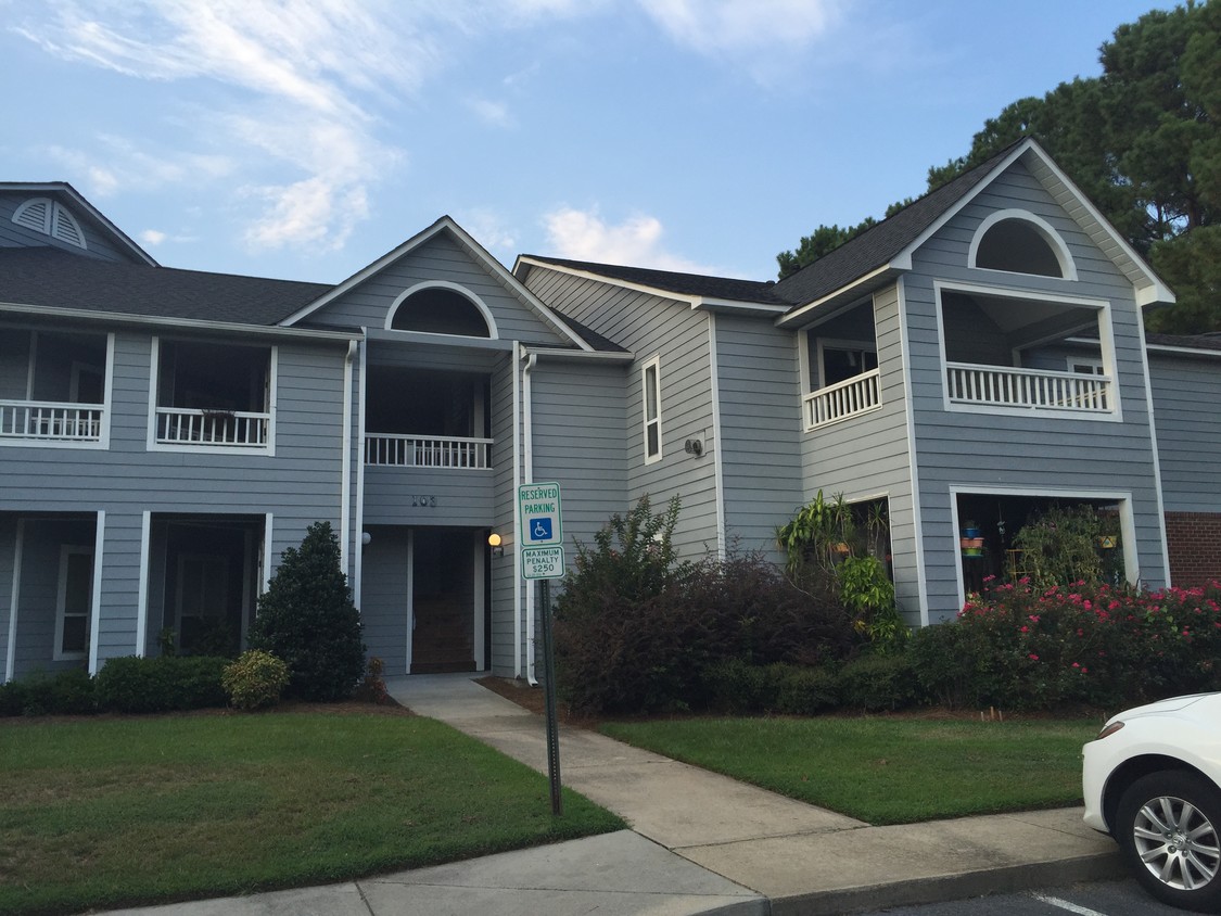 Primary Photo - 103 Breezewood Dr