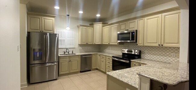 Building Photo - 113 Clubhouse Dr