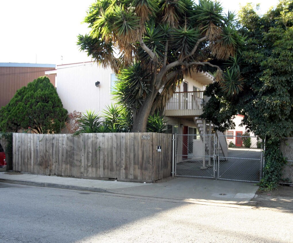 Building Photo - 1868 W Bayshore Rd