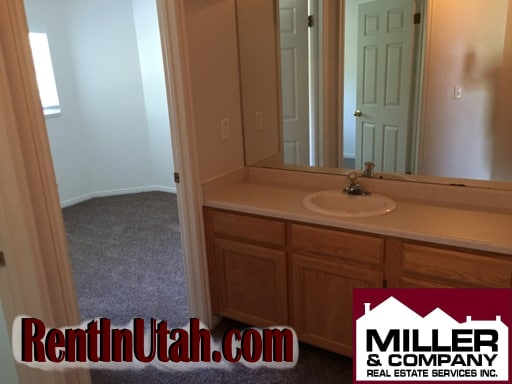 Building Photo - West Jordan Townhouse