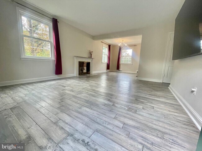 Foto del edificio - 8614 Ridge Rd