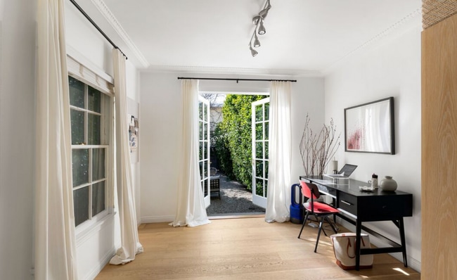Building Photo - Charming Large 1 Bed with a Huge Private P...