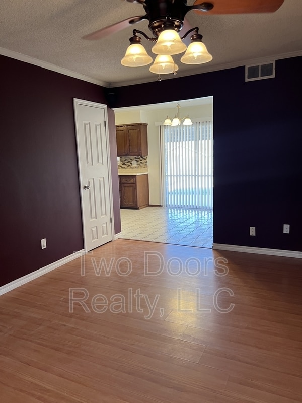 Building Photo - 1513 Parkwoods Terrace