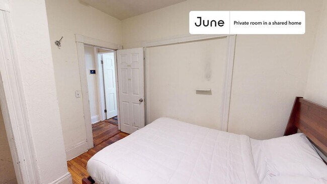 Building Photo - Private bedroom in 6 bed/2 bath Home