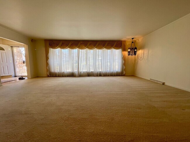 Foto del edificio - Stunning 4-Bedroom Single Family Home in Wyncote! Available NOW!