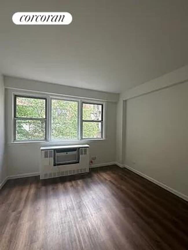 Building Photo - 245 E 35th St