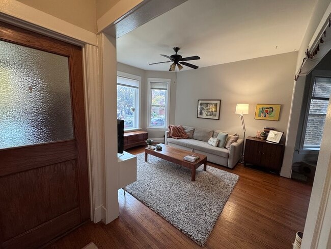 Foto del edificio - 2251 W Giddings St