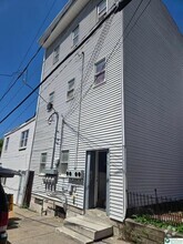 Building Photo - 410 E Market St