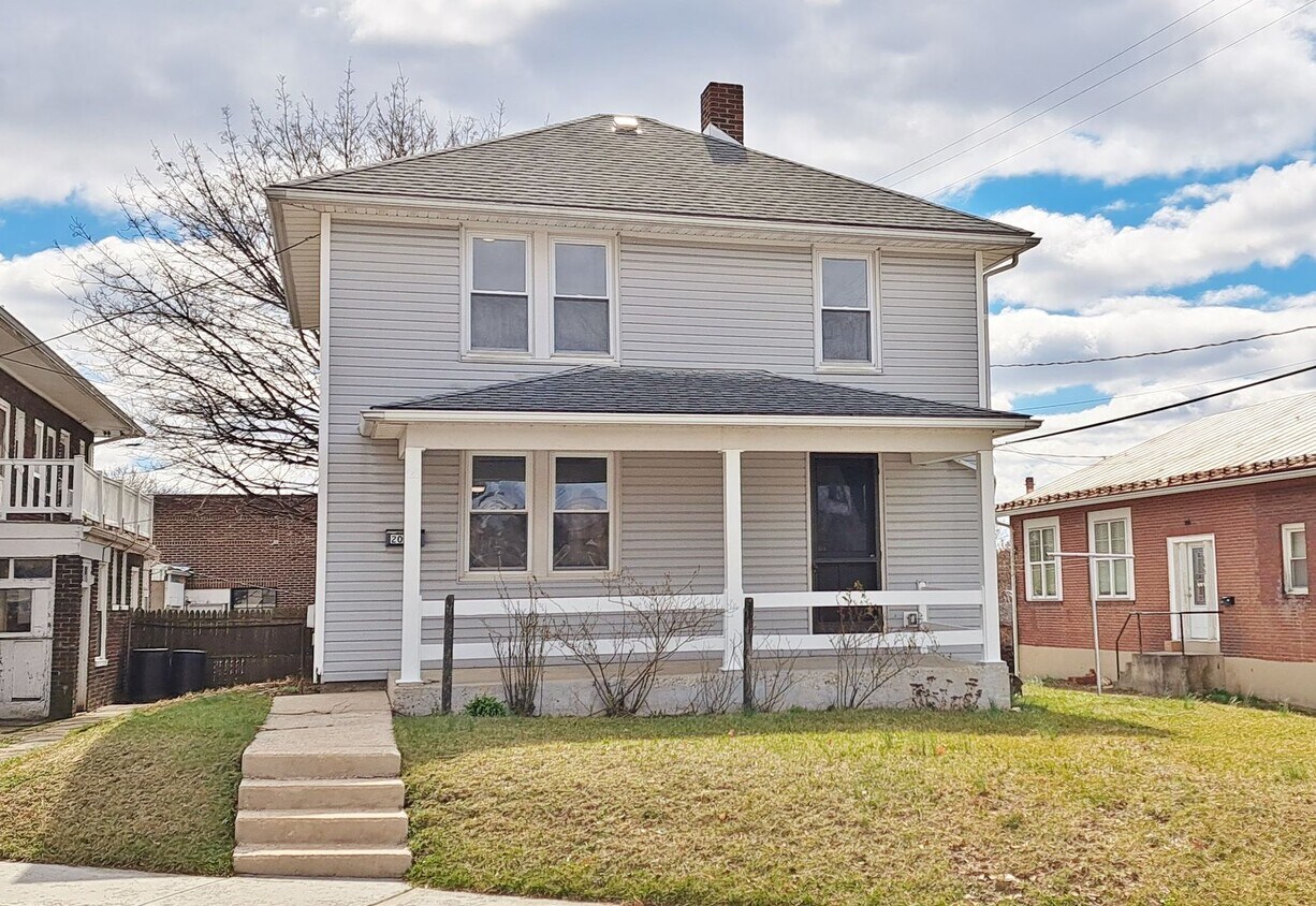Primary Photo - 8-20 W Jackson Street