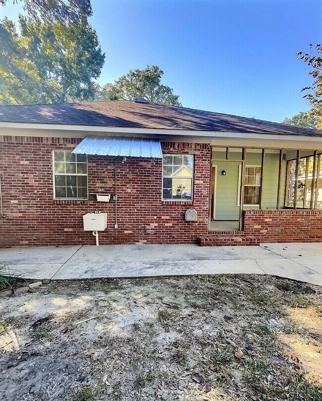 Building Photo - 502 Magnolia Ave