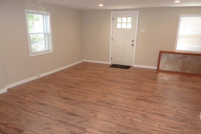 Beautiful Laminate Flooring - 121 7th St