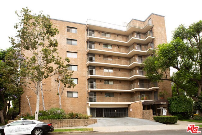 Foto del edificio - 10966 Rochester Ave
